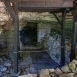 All'interno della grotta si trovava anche un ossario. Fu realizzato per dare degna sepoltura a resti che i religiosi trovarono nel sito, probabilmente di contadini locali